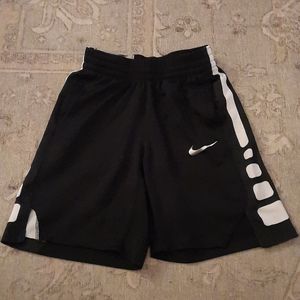 Nike basketball shorts - Youth